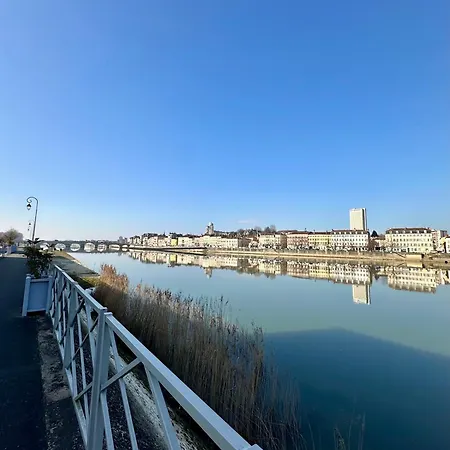 La Jouvence - à Thème, Avec Balcon Vue Saône Et Climatisés * Saint-Laurent-sur-Saone